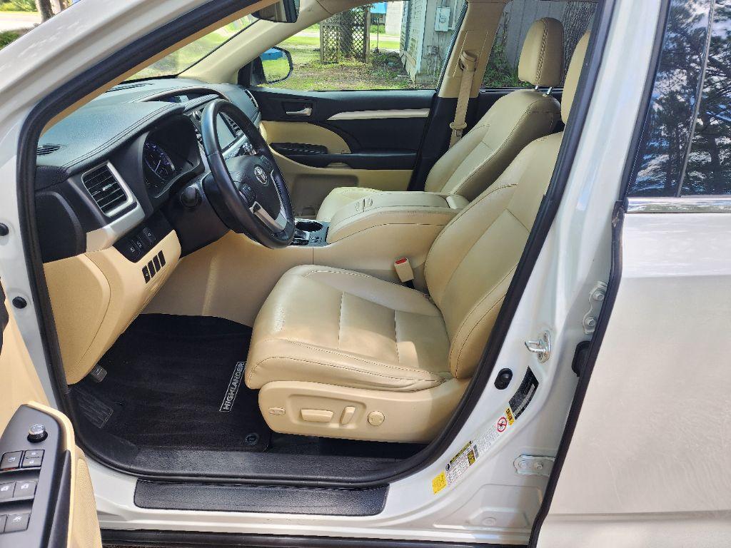 2019 Toyota Highlander XLE - Photo 9