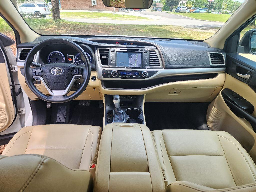 2019 Toyota Highlander XLE - Photo 12