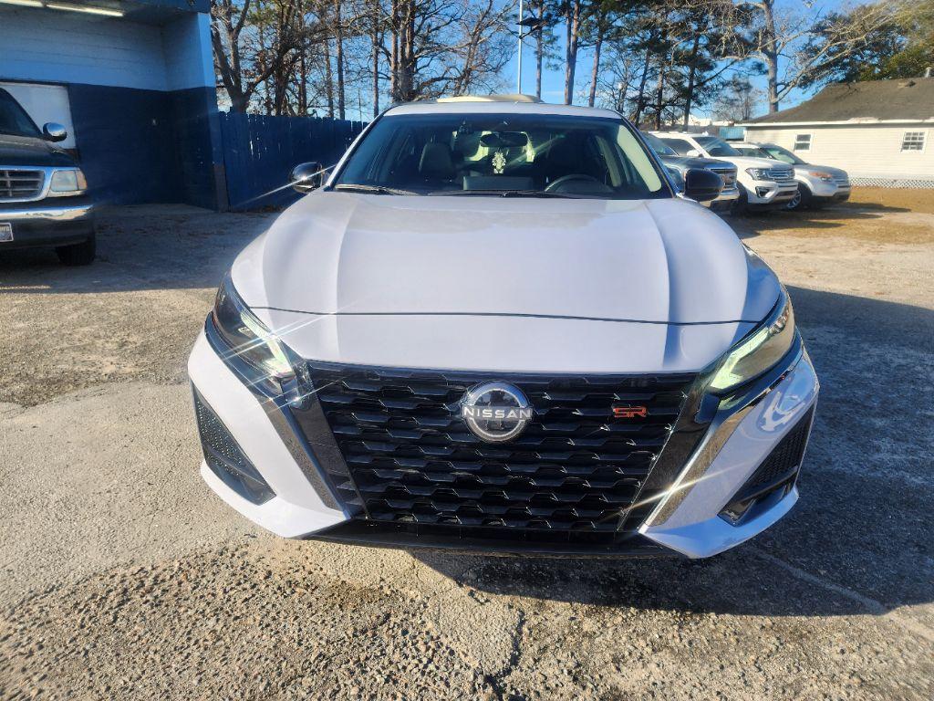2023 Nissan Altima SR - Photo 8
