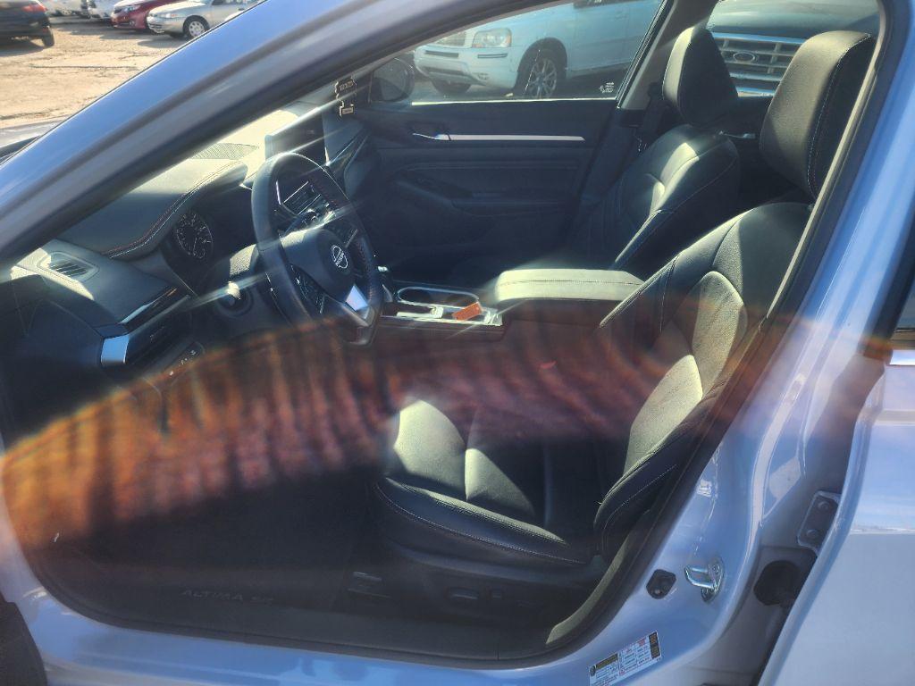 2023 Nissan Altima SR - Photo 9