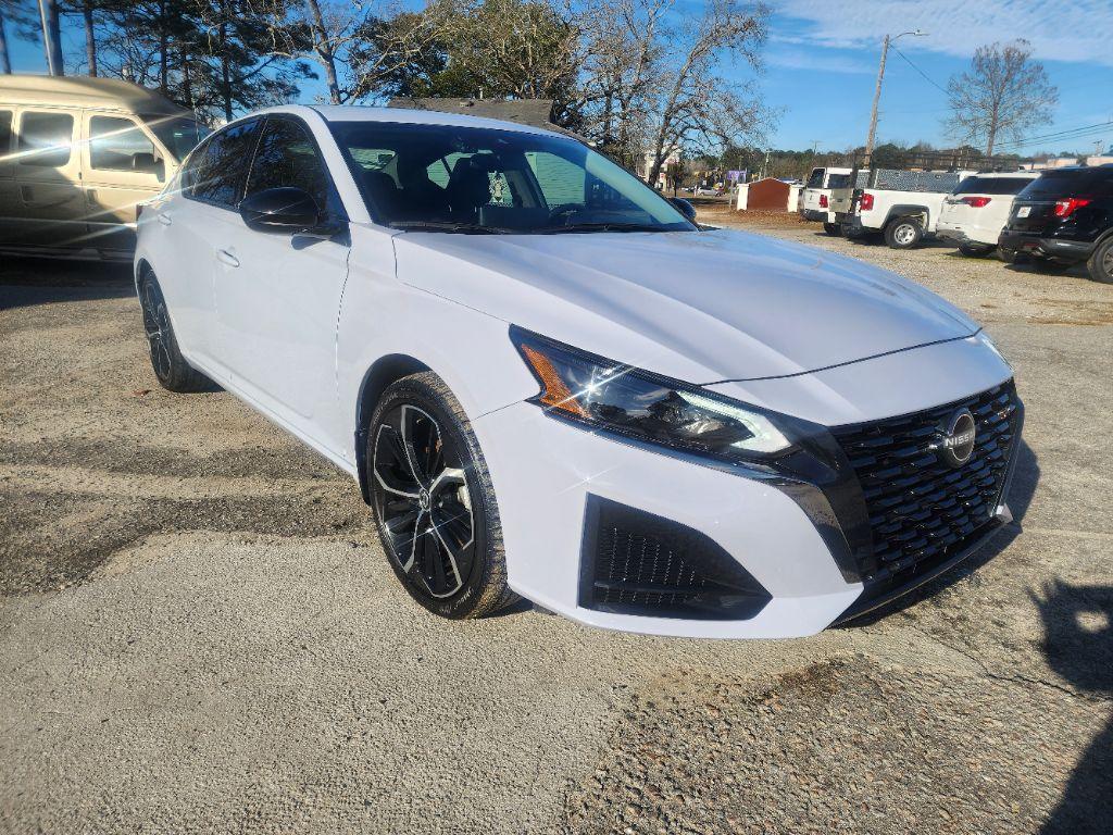 2023 Nissan Altima SR - Photo 7